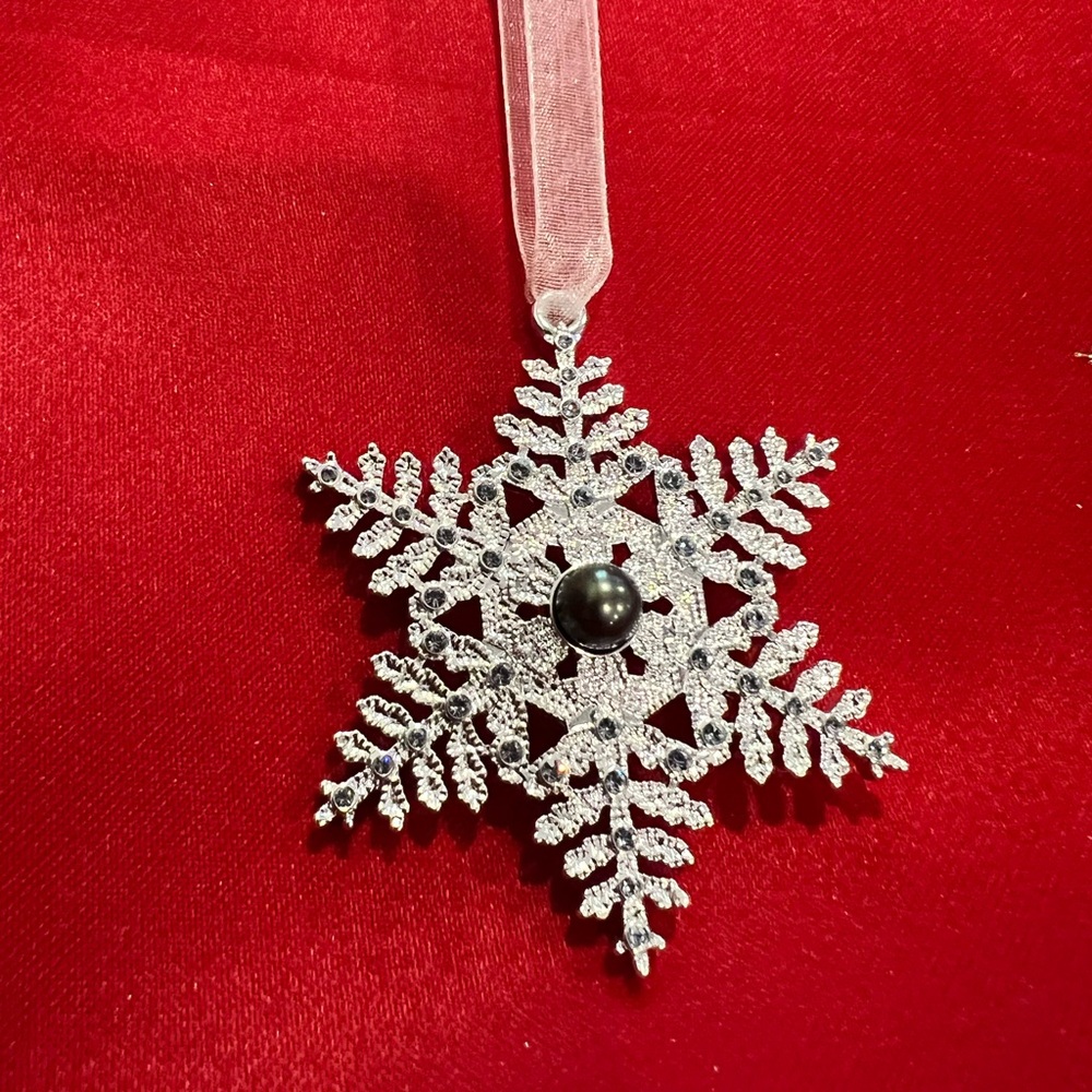 VANTEL Pearl Snowflake Ornament